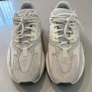Pre-owned authentic Adidas Yeezy Boost 700 V1 Analog Size 7.5